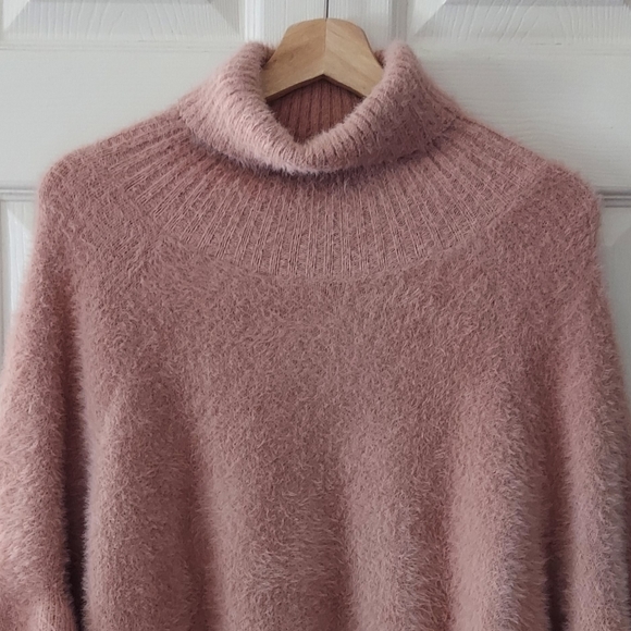 Anthropologie Falling Snow Eyelash Ruffled Turtleneck Poncho One Size - Picture 2 of 5